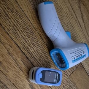 Blue and Gray Thermometer and Pulse Oximeter Set